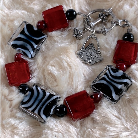 Art Deco Red & Zebra Striped Glass Bead Toggle Bracelet - Picture 2 of 3
